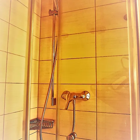 Ins Fischernetz בית הארחה 3*