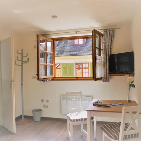 Ins Fischernetz בית הארחה